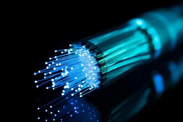 亏损扩大近8倍，股价却走高市值突破200亿，鸿日达凭什么？