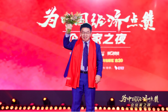 陈景河现场落泪，卢迈呼吁关注农村养育，韩璧丞展示仿生手抓哑铃……上百位企业家共话中国经济新动能