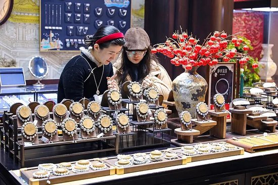 00后亲历白银过山车：从种草套利到追高被套