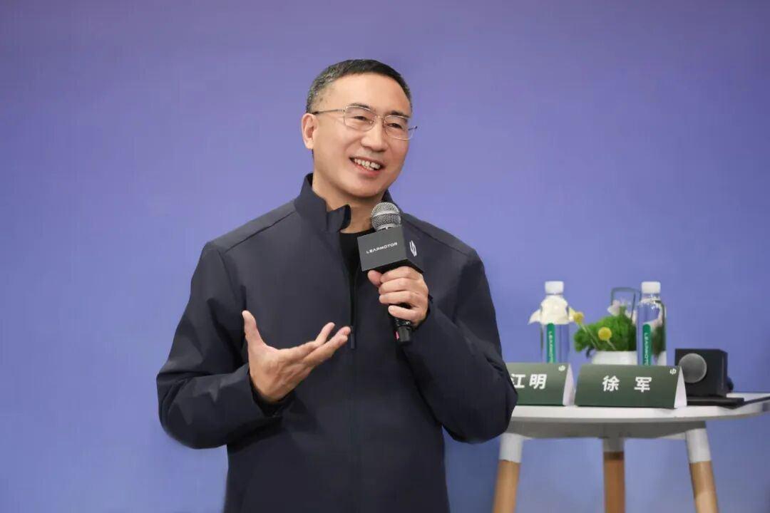 新势力销冠年会“拉胯”，85亿大佬直面组织短板