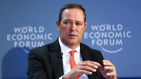 思科盈利与营收均超预期，但业绩展望平淡，股价下跌7%