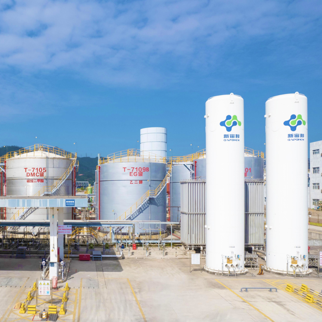 布局固态电池股价飙升,电解液价格大涨后新宙邦利润表现不及天赐材料