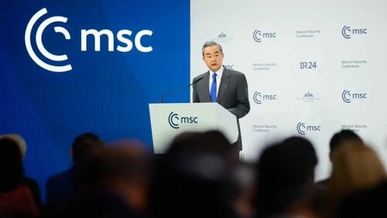 王毅：特朗普非常尊重中方，但还有人想打压中国