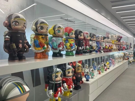 泡泡玛特千亿反击战:王宁给LABUBU踩了脚刹车