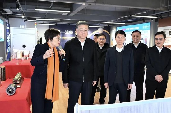 上海市委书记，调研211大学