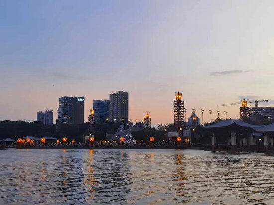 保险高层难字当头：千万年薪渐远，降薪成主旋律