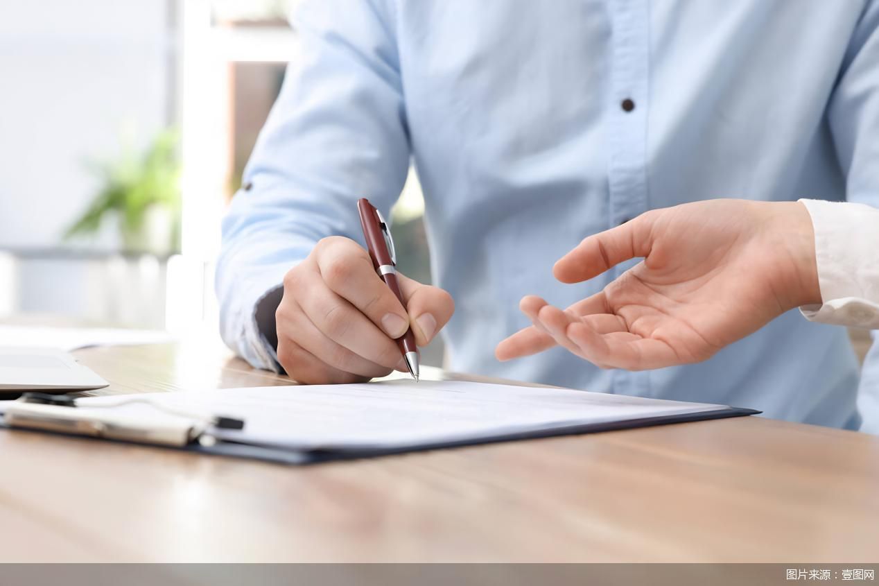 独居时代的“监护空白”谁来填补?全国政协委员鼓励保险等力量入场