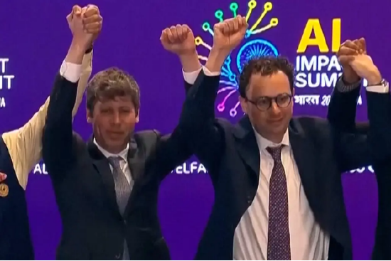 谄媚、献金、说谎？中东战争，美国这对AI宿敌彻底撕破了脸？｜硅谷观察