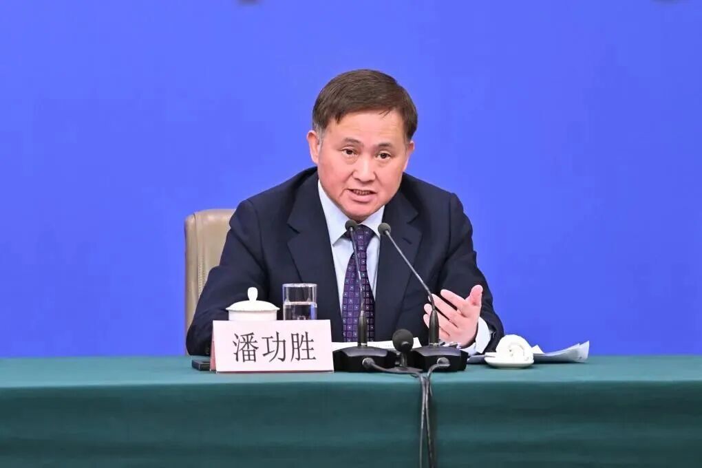 潘功胜行长在十四届全国人大四次会议经济主题记者会上答记者问