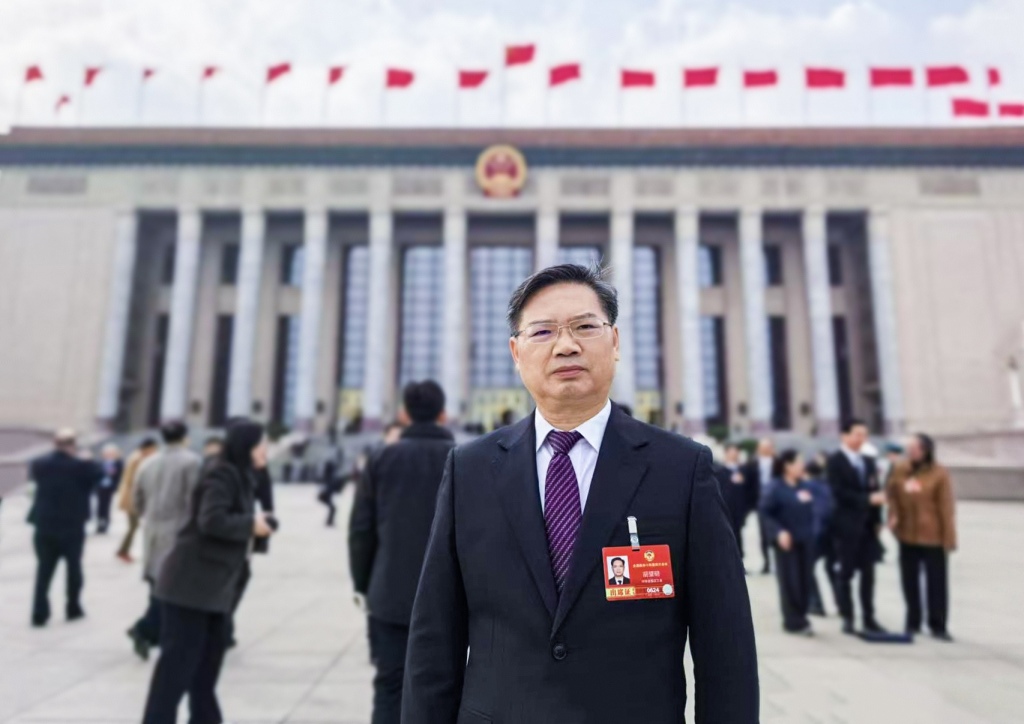 AI浪潮下职工技能转型何解？钢铁资源保障怎么做？胡望明提出多项建议