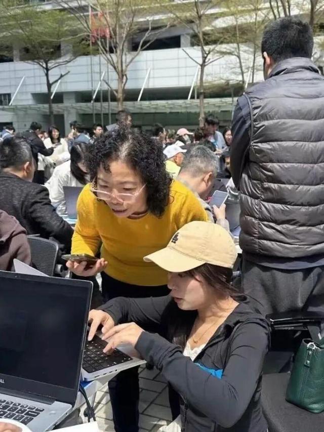 公务员“养龙虾”冲上热搜，有人称靠上门安装赚26万元！马化腾说没想到“龙虾”这么火