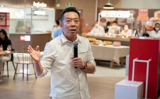 西贝“双面自救”：基层减员降薪，高管持股开新公司