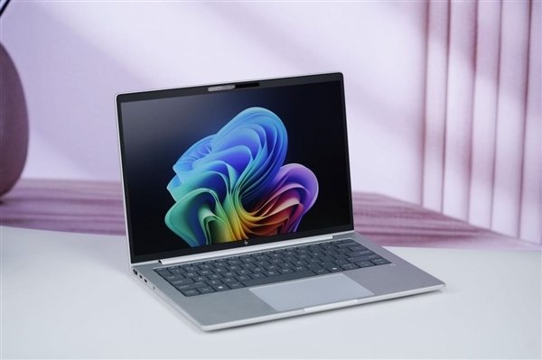 存储短缺重创PC市场！2026年出货大跌12%：入门级PC末日来了