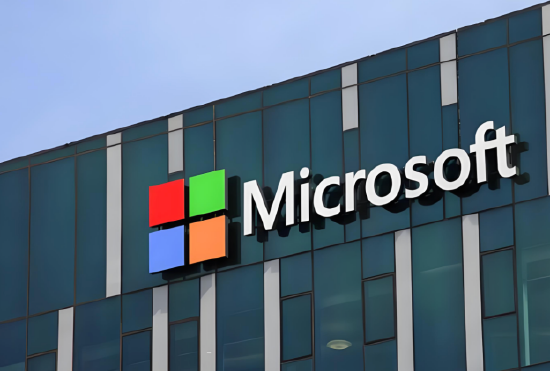 微软罕见“硬刚”白宫：为何突然力挺被封杀的AI先锋？｜硅谷观察