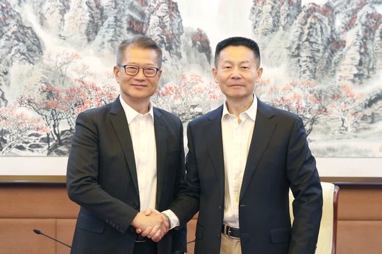 证监会主席吴清会见香港特区政府财政司司长陈茂波一行