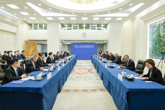 商务部部长王文涛会见博世集团董事会主席哈通