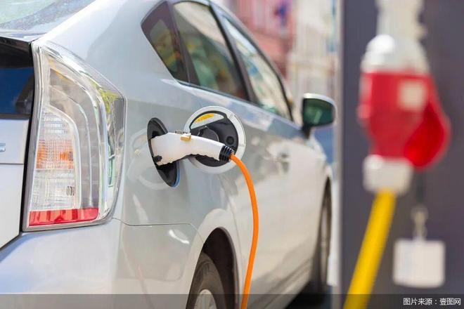 最多优惠8.33%！新能源车险费改再落地，行业加速寻“两难”破解之道