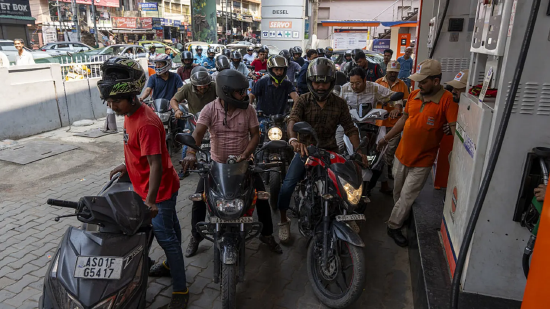 印度为抑制燃油价格暴涨,税收收入遭受“重创”
