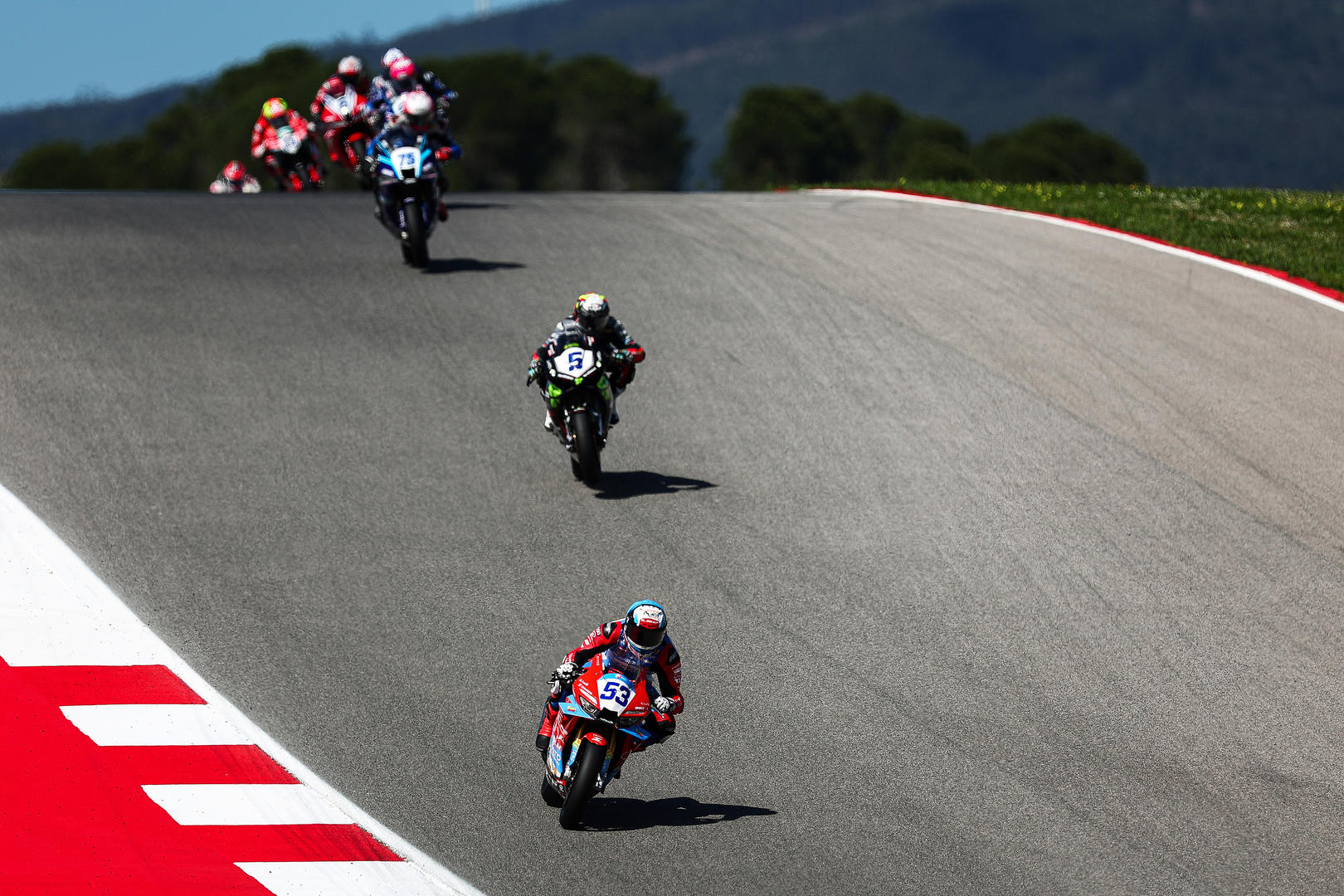 张雪机车销售称夺冠后两三天内订单大涨,已排至6月