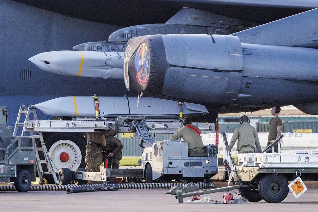 特朗普暗示最后期限推迟1天 伊朗准备在波斯湾建立“新秩序”