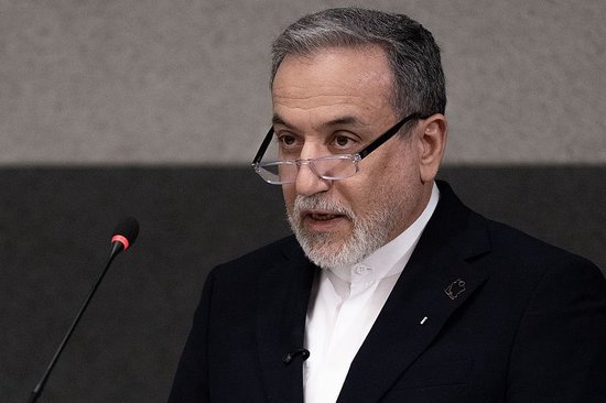 伊朗外长:若袭击停止 未来两周船只可安全通过霍尔木兹海峡