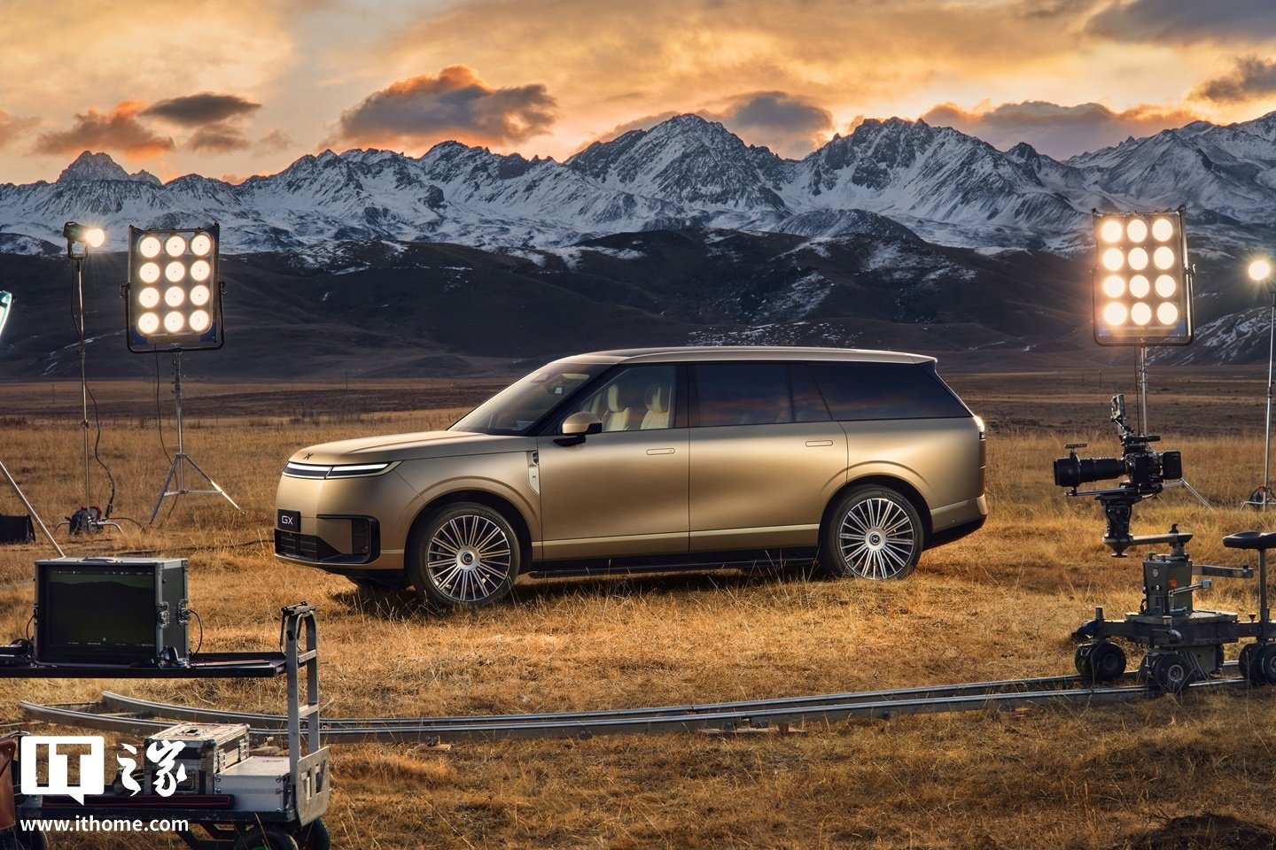 小鹏 GX 车型首发“太空陶瓷 24K 金标”,媲美金刚石级硬度