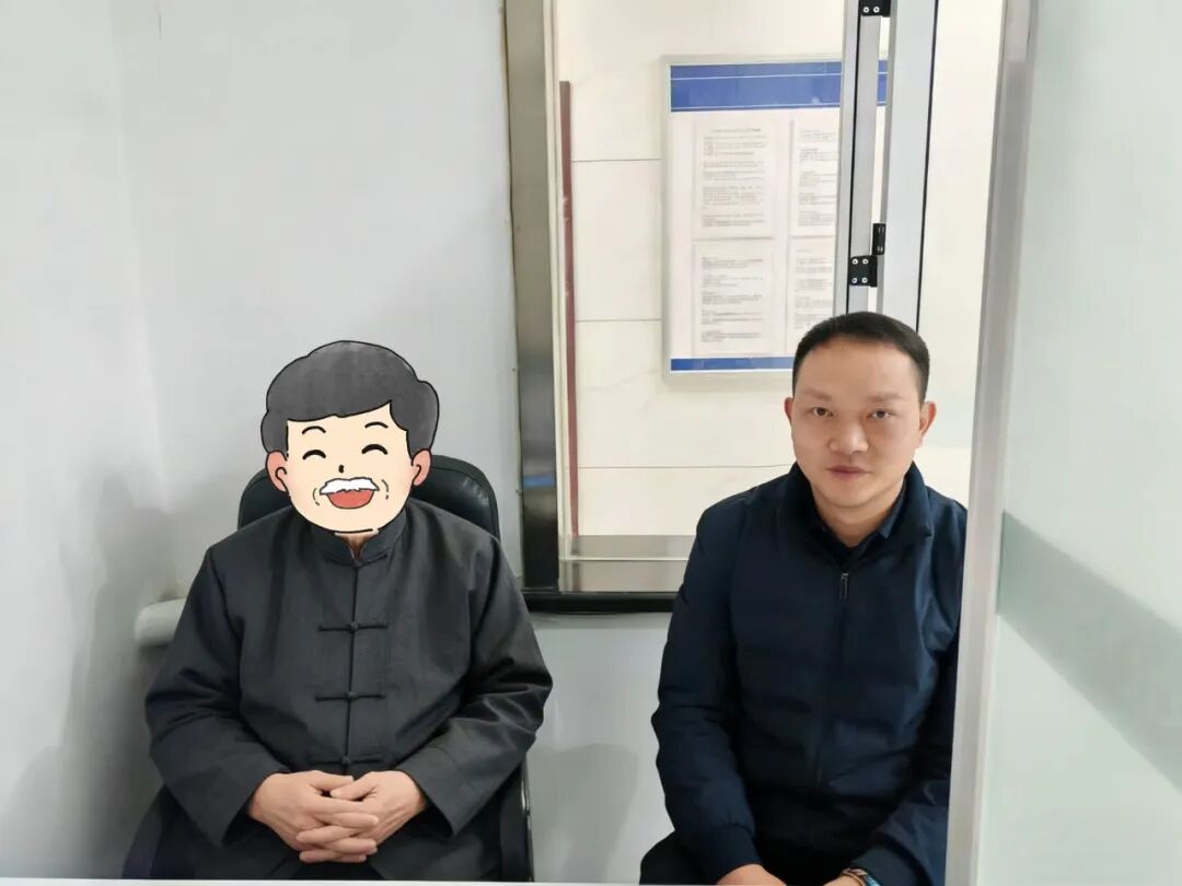 老人要买200克黄金，店员报警了！