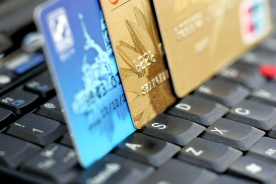 信用卡“现金牛”褪色，四大股份行规模、收入双降