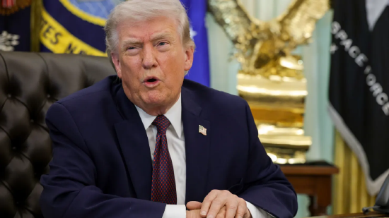 美国开始封锁霍尔木兹海峡 特朗普警告伊朗“攻击舰艇”远离