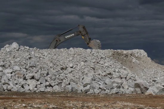 津巴布韦锂精矿出口松动?雅化集团:已获得6个月的锂精矿出口配额批文,正在办理恢复出口手续