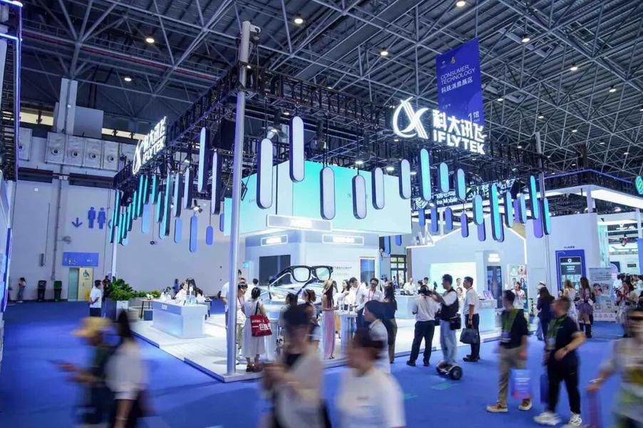 科大讯飞携AI眼镜亮相消博会，全场景AI赋能海南自贸港跨语言沟通