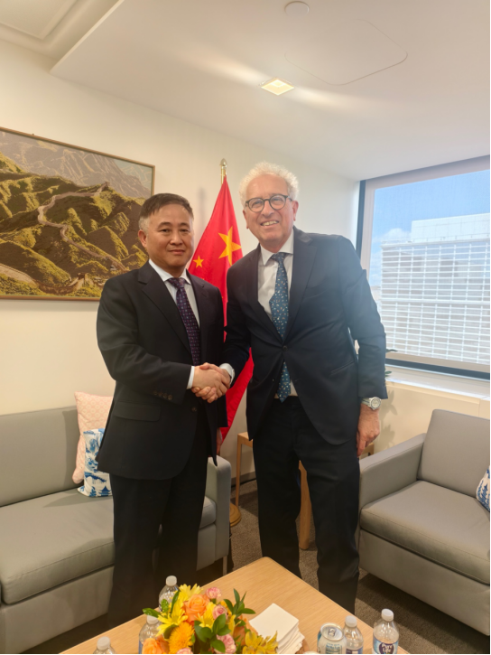 中国人民银行行长潘功胜会见相关国家高级官员和金融机构高管