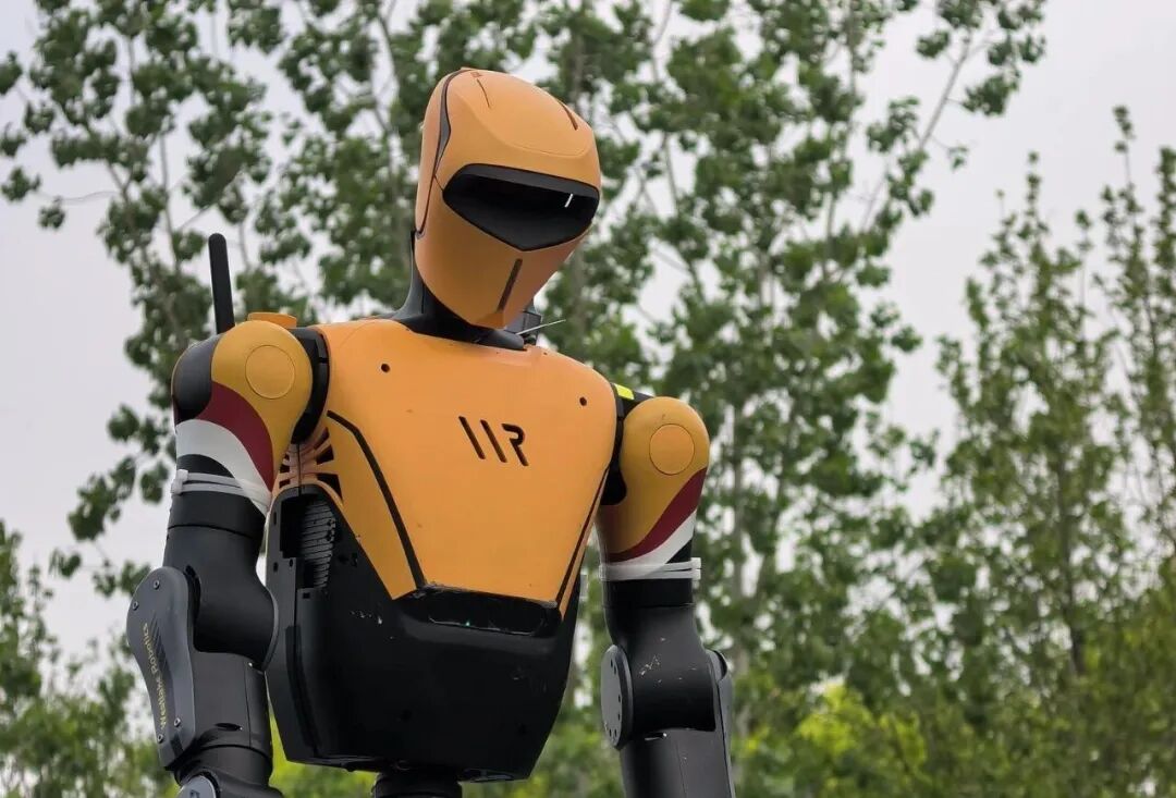 一个手机头部玩家，意外成为机器人“黑马”