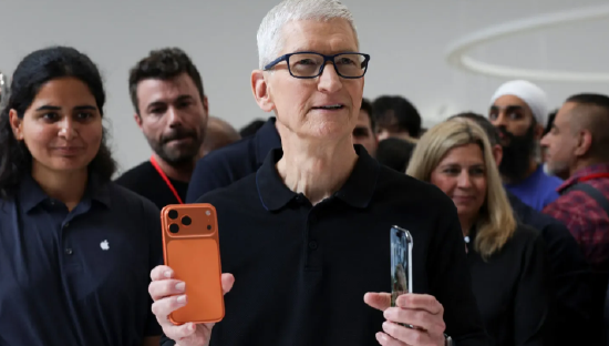 库克宣布将卸任苹果CEO，特朗普、巴菲特、奥特曼等人这样说