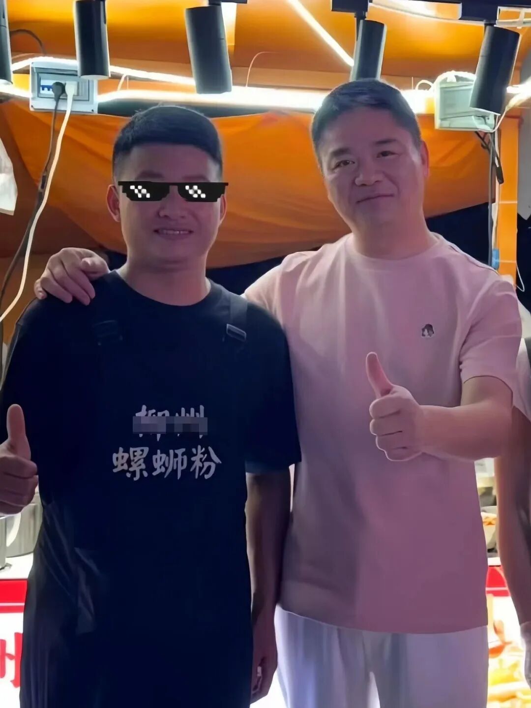 刘强东现身街头吃路边摊,太有生活了