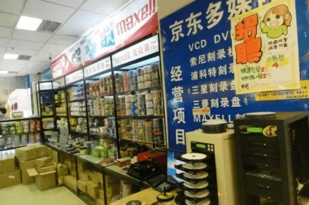 刘强东现身街头吃路边摊,太有生活了