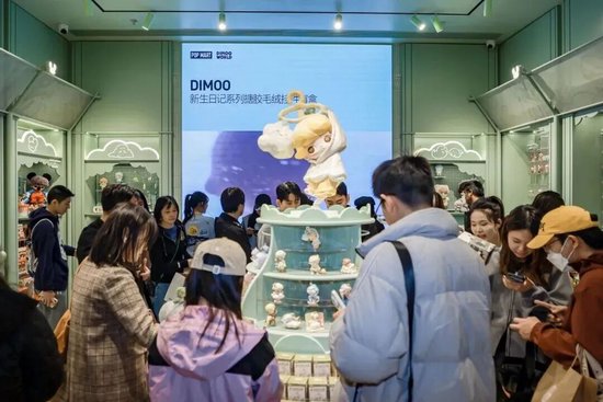 千亿泡泡玛特海外遇冷：增速放缓、机构下调预期