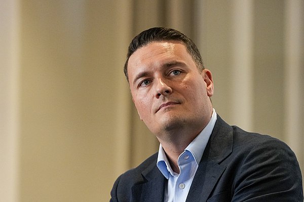 英国前卫生和社会福利大臣称将竞选工党党首