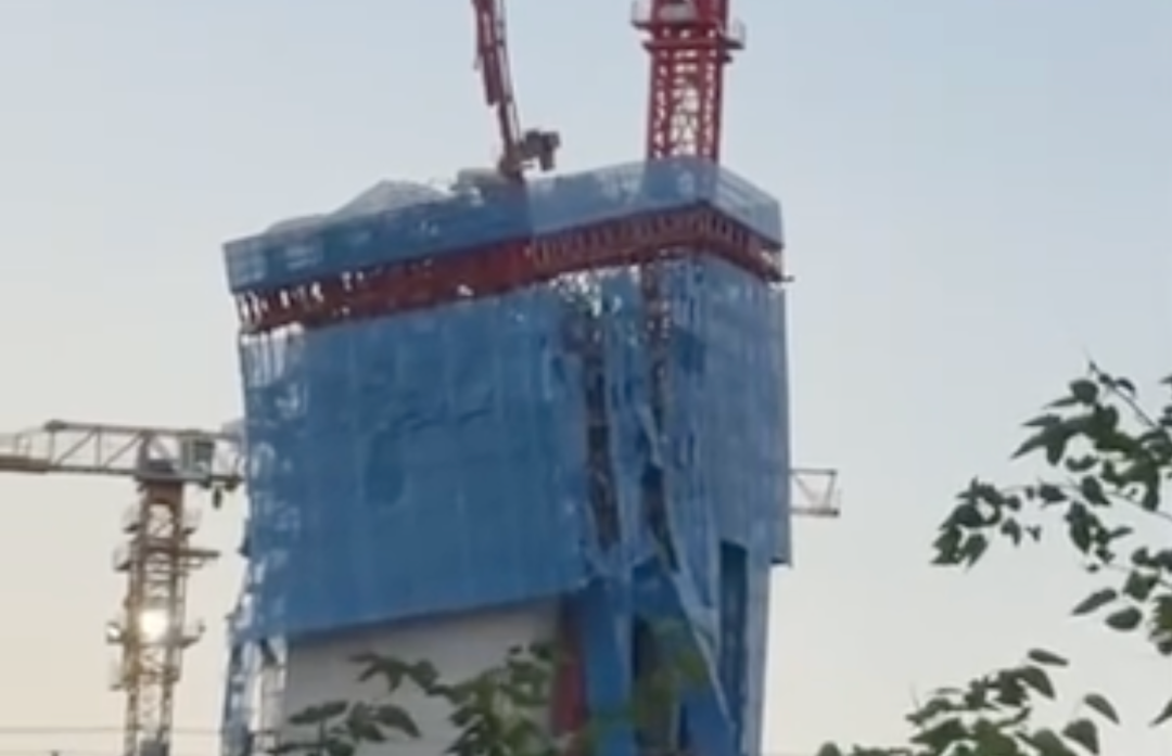 京东上海总部大楼“歪”了？官方通报→