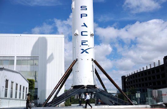 SpaceX IPO招股书首度曝光：星链年赚113亿美元，AI业务单季亏损24.7亿，估值剑指1.8万亿美元